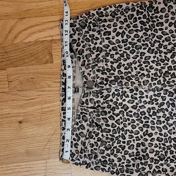 YMI jeans leopard skinnies - Picture 6 of 10